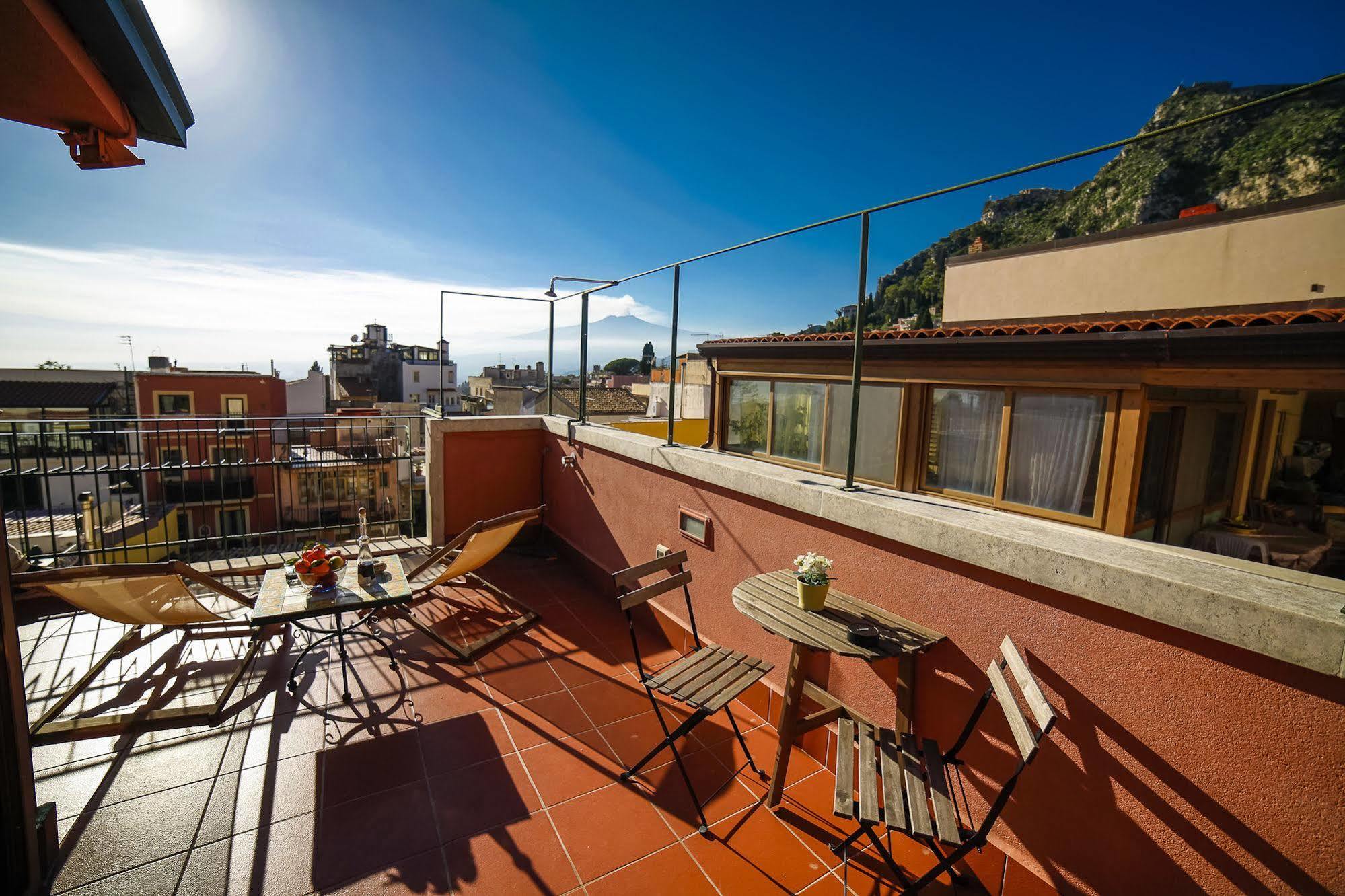 Il Gelsomino Taormina Center Apartment Bagian luar foto