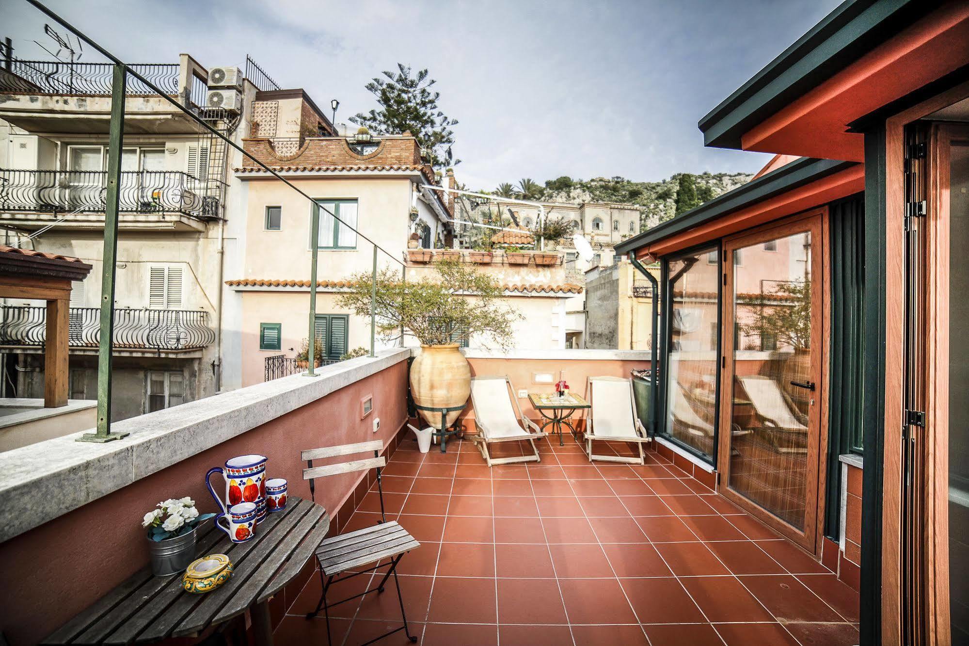 Il Gelsomino Taormina Center Apartment Bagian luar foto